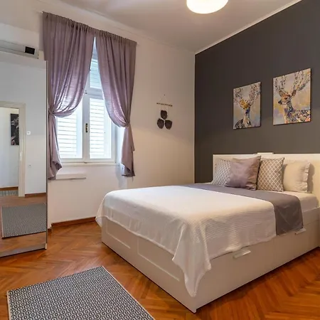 Martini - Bacvice Apartment Split